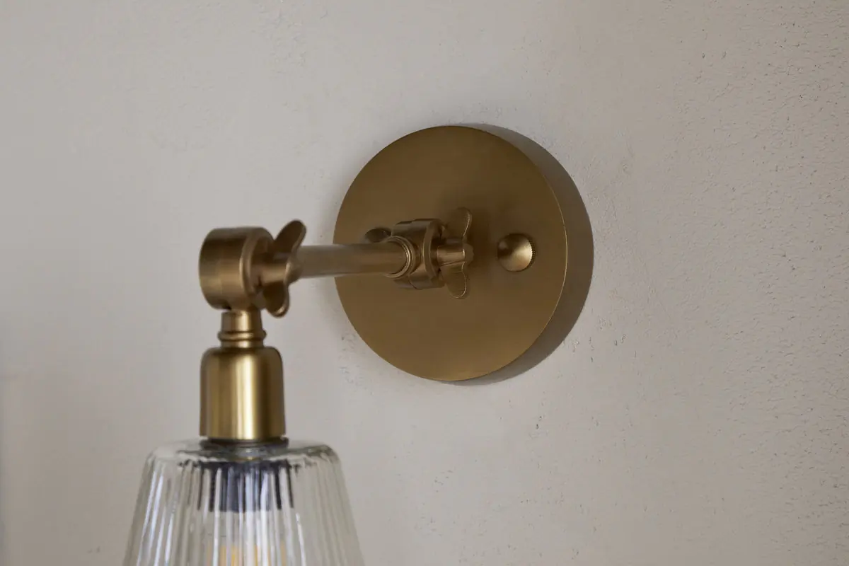 Nkuku - Davika Ribbed Glass Task Wall Lamp - Clear & Antique Brass