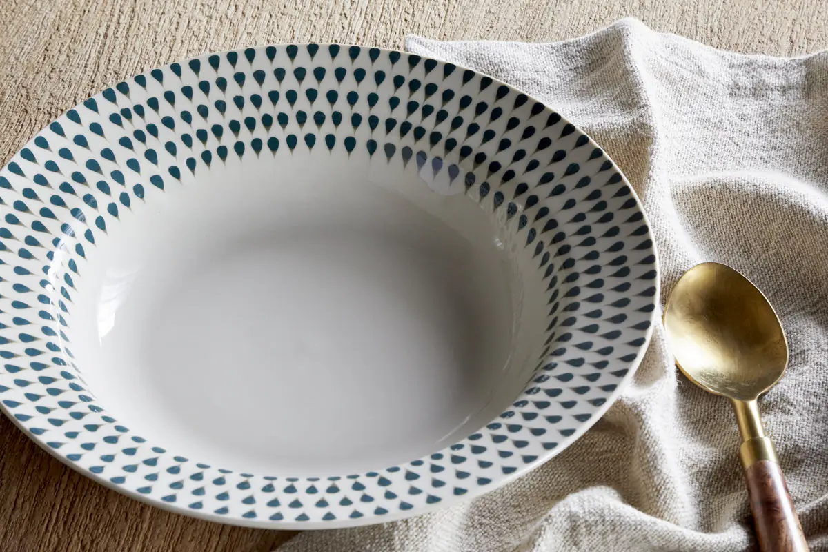 Nkuku - Juniper Drop Pasta Bowl - Cream & Juniper
