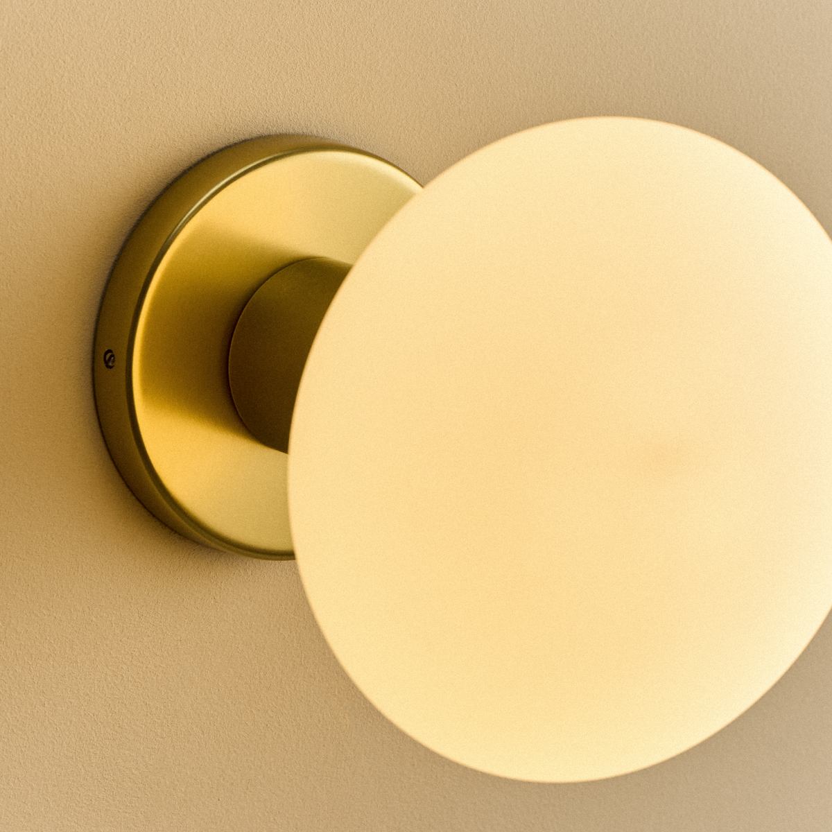 Tala Lochan Wall Light in Brass + Oval