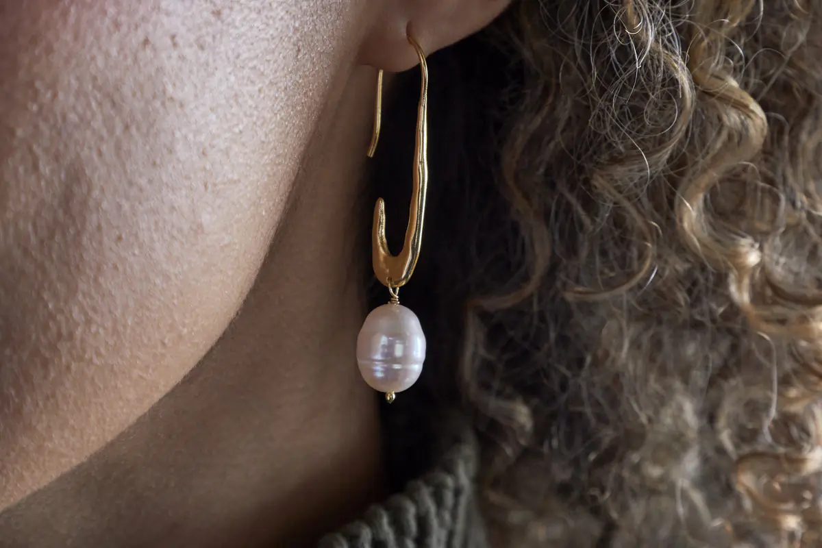 Nkuku - Omi White Pearl Earrings - Gold