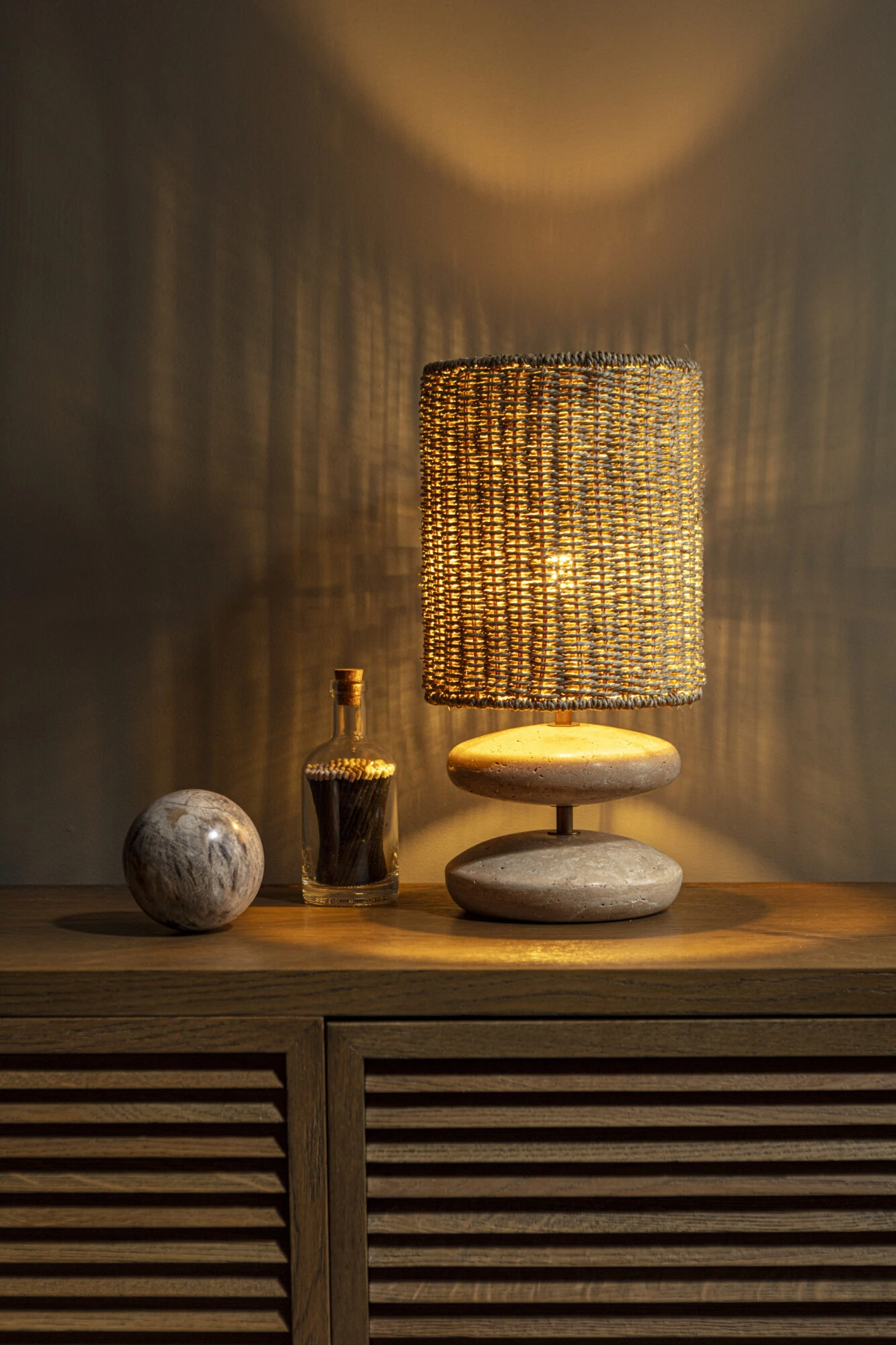 Pure White Lines - Beatrix Table Lamp