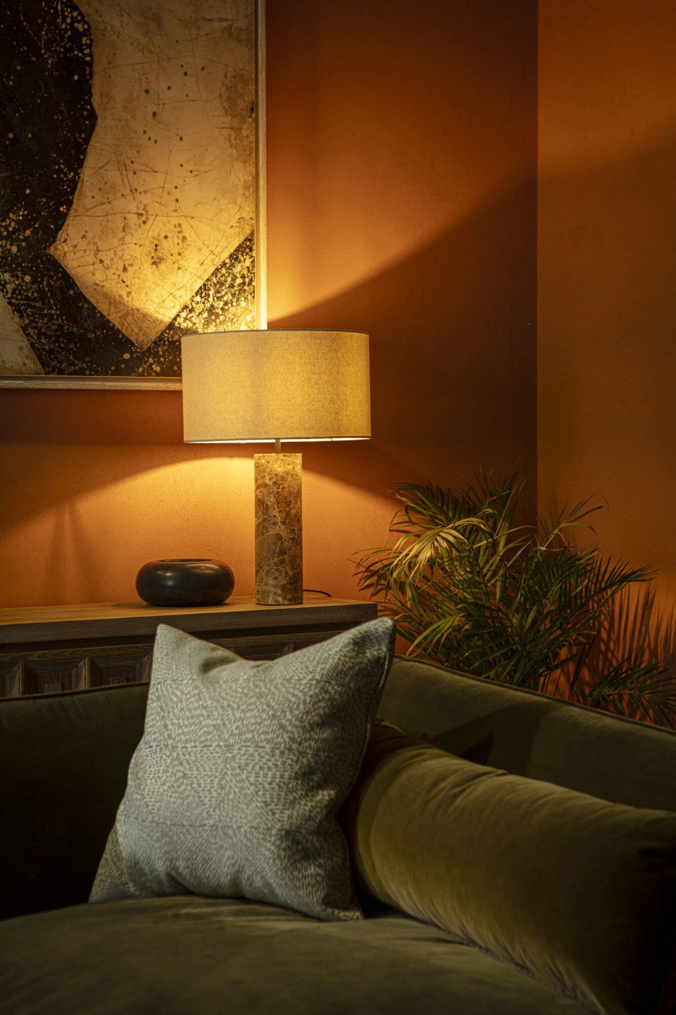 Pure White Lines - Cusco Beige Marble Table Lamp – Linen Shade