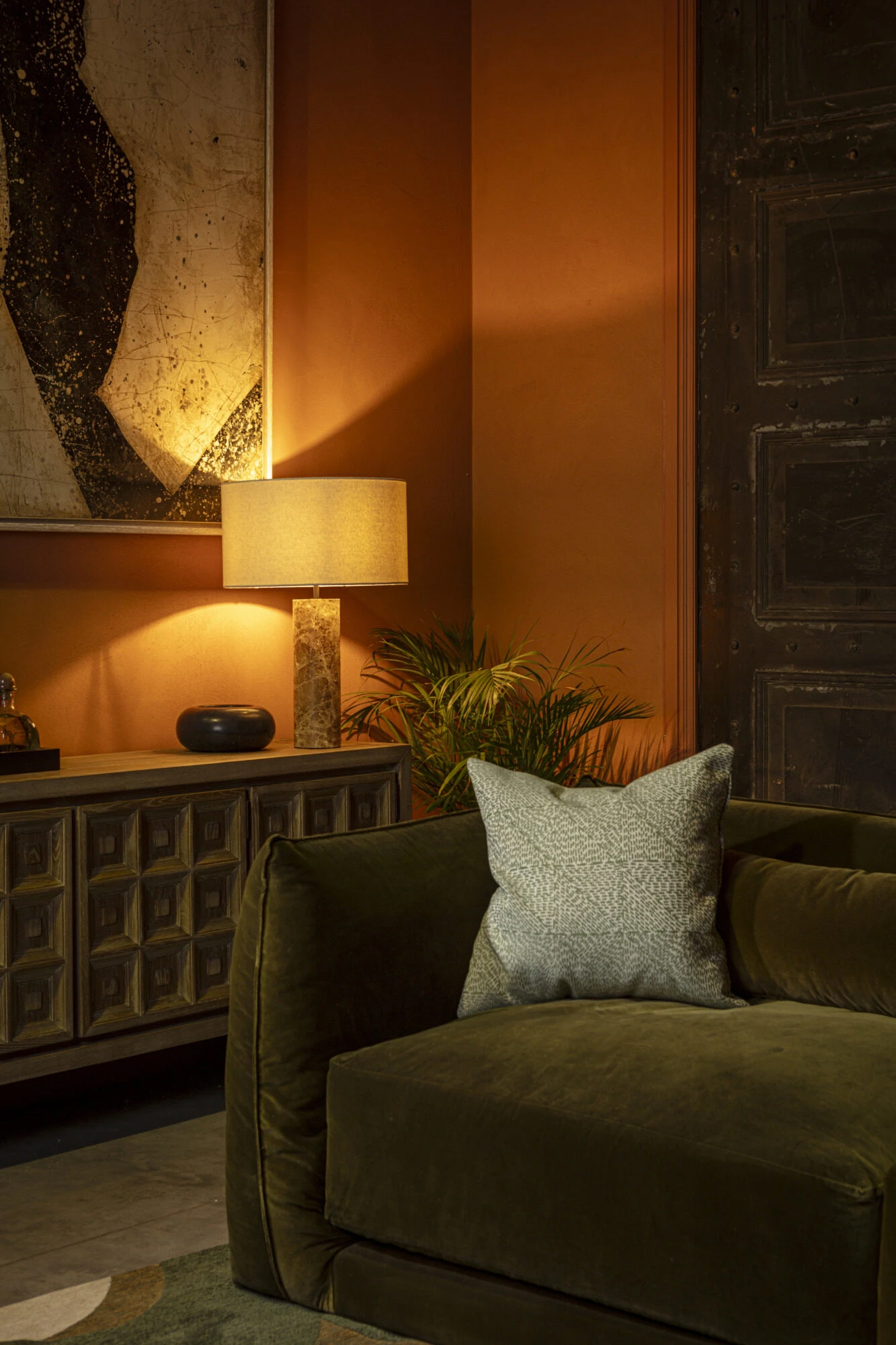 Pure White Lines - Cusco Beige Marble Table Lamp – Linen Shade