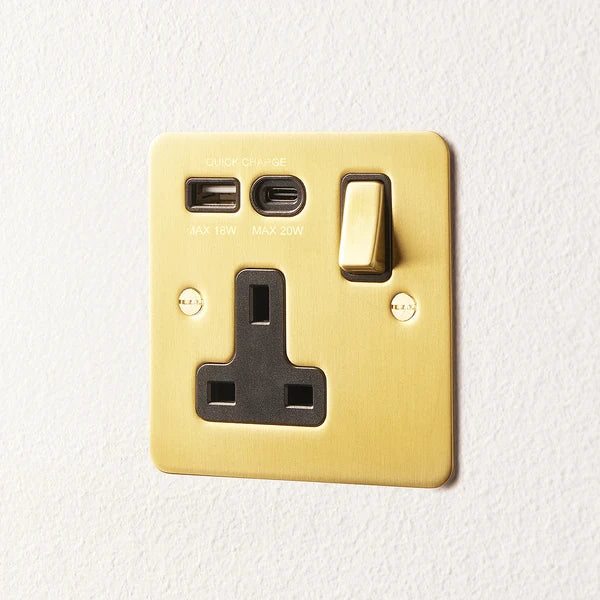 Pooky - Lucian Single Socket With USB Type A & C and Black Inserts - Top Brass