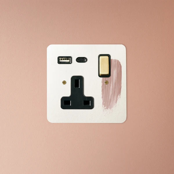 Pooky - Lucian Single Socket With USB Type A & C and Black Inserts - Paintable Finish