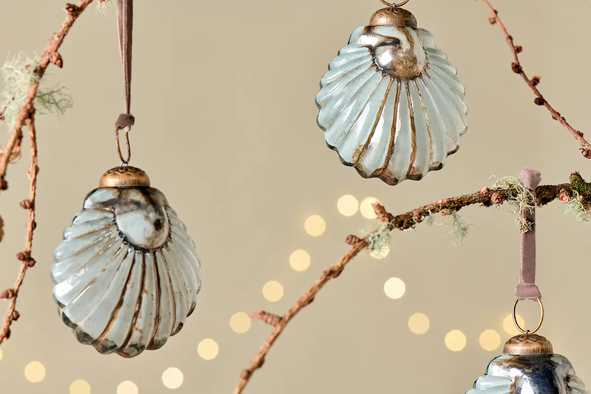Nkuku - Sohni Shell Baubles - Gold & Cream - (Set of 4)