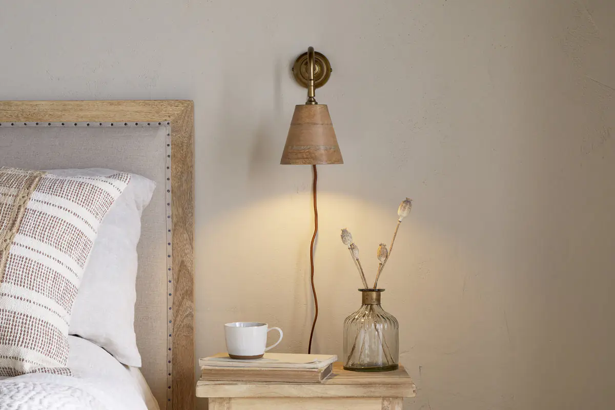 Nkuku - Vattu Mango Wood Wall Lamp - Natural & Antique Brass - With Plug