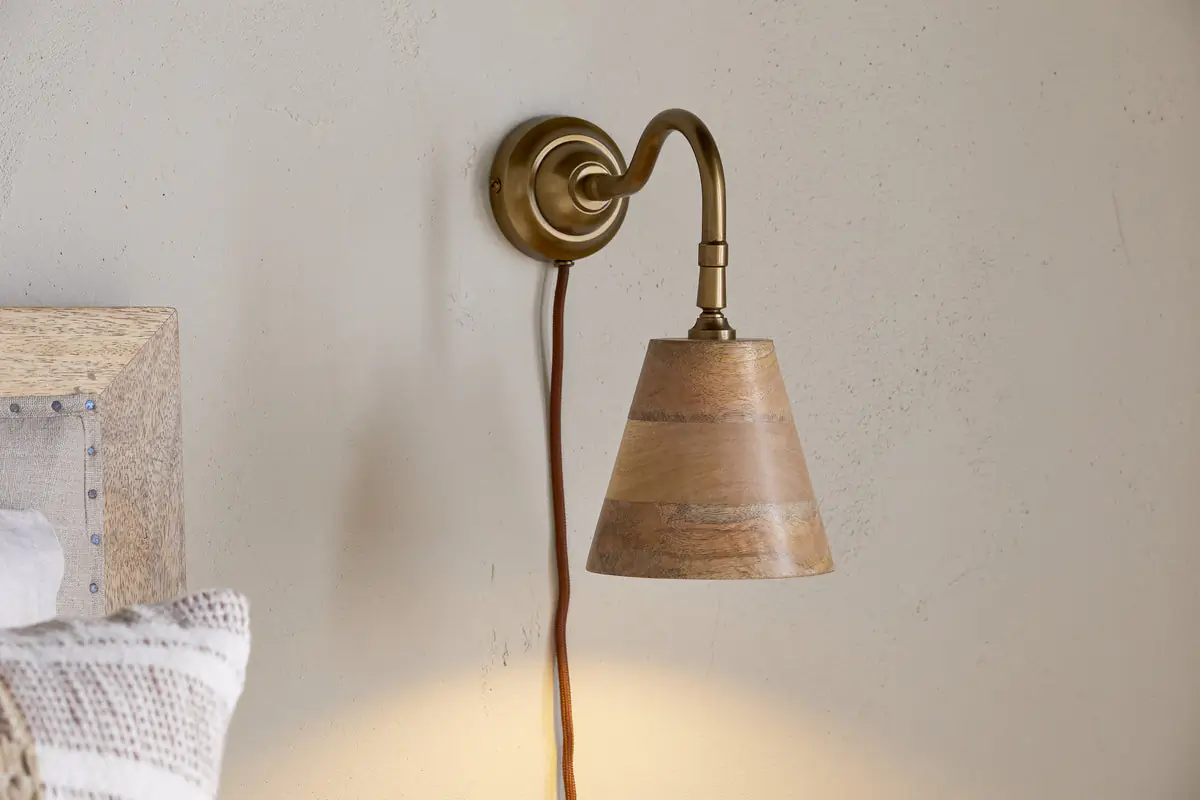 Nkuku - Vattu Mango Wood Wall Lamp - Natural & Antique Brass - With Plug