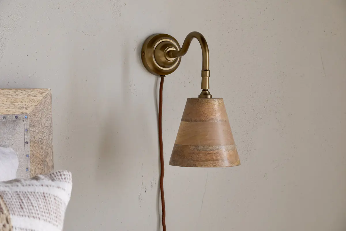 Nkuku - Vattu Mango Wood Wall Lamp - Natural & Antique Brass - With Plug