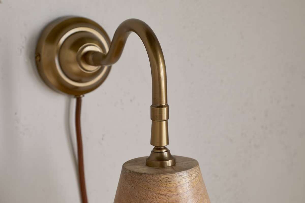 Nkuku - Vattu Mango Wood Wall Lamp - Natural & Antique Brass - With Plug
