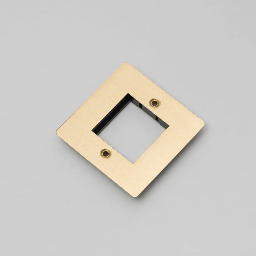 Buster & Punch - 1G Wall Plate For 1 Module 45mm - Brass Finish