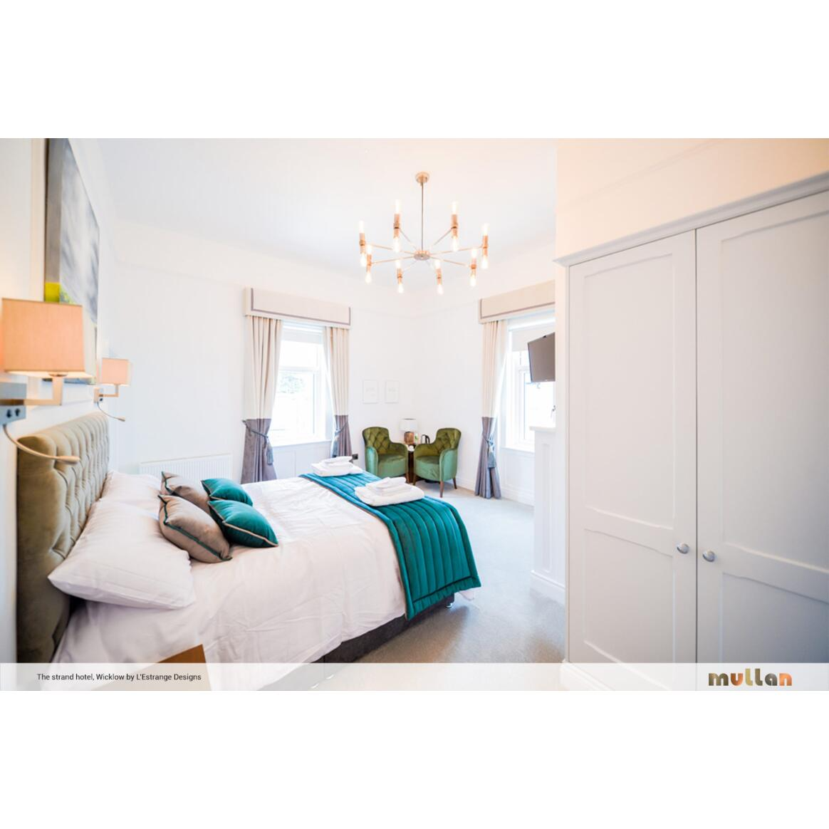 Mullan Kendu Modern Adjustable Chandelier Eight-Arm - Polished Brass Finish