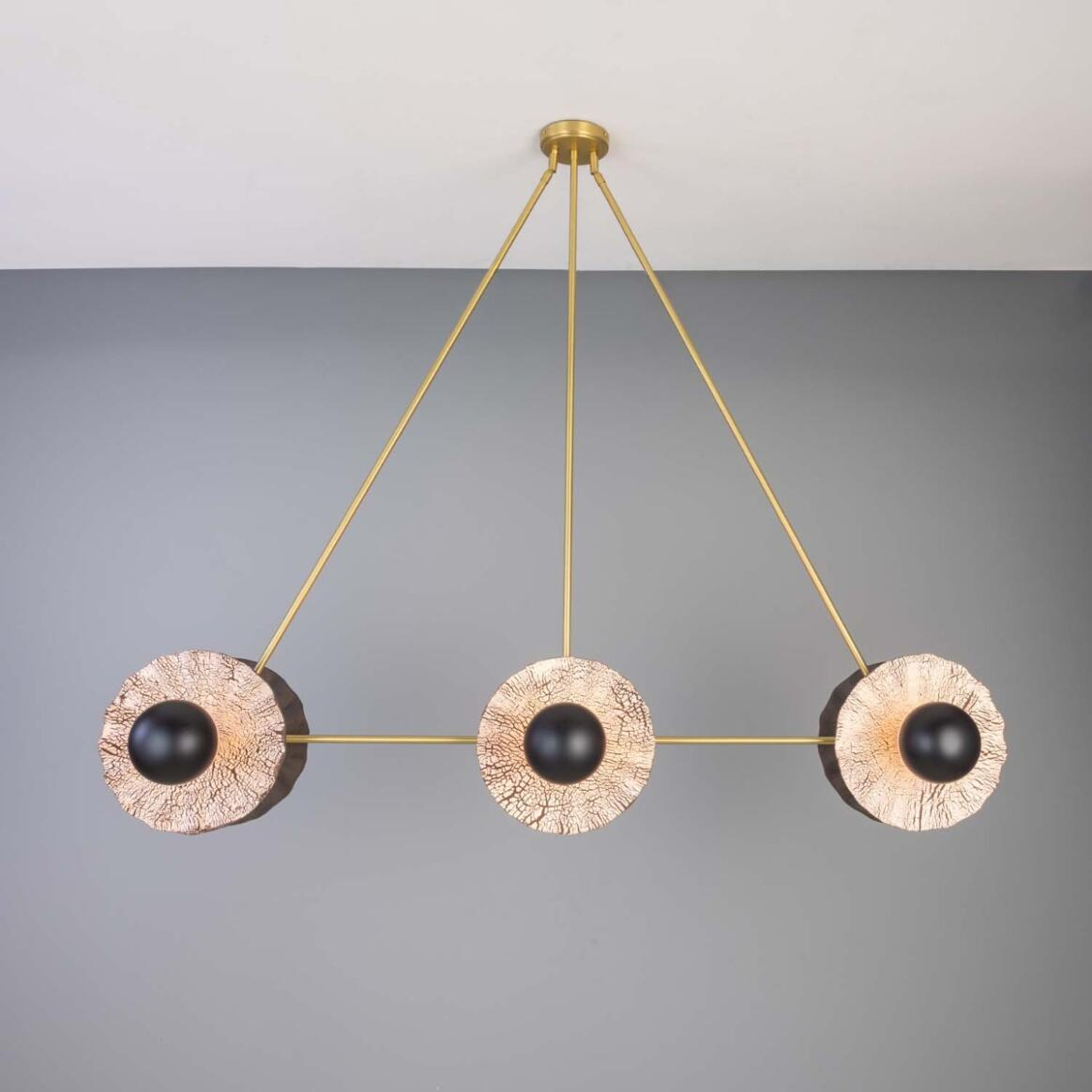 Mullan Lustre Eclipse en laiton avec six lampes Kapok argile noire 118 cm IP20 - Satin Brass Finish