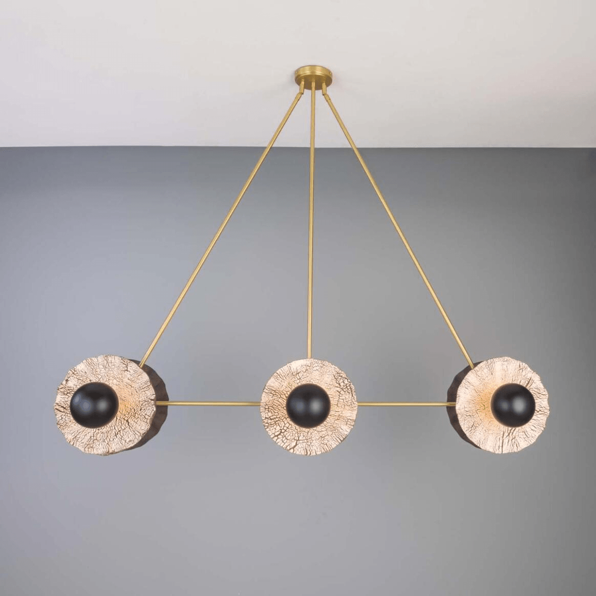 Mullan Lustre Eclipse en laiton avec six lampes Kapok argile noire 118 cm IP20 - Satin Brass Finish