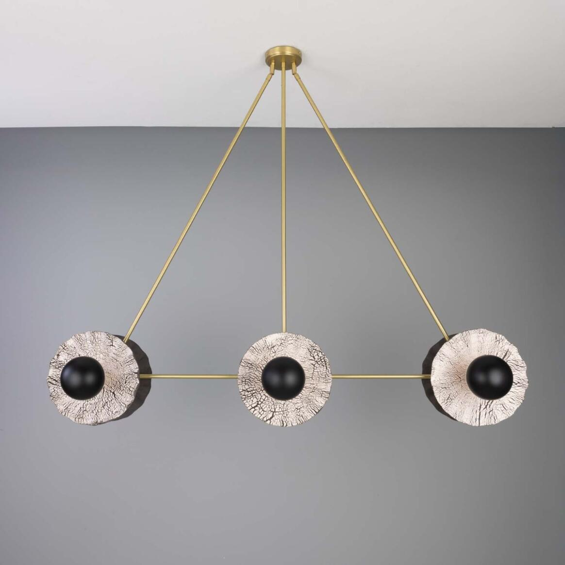 Mullan Lustre Eclipse en laiton avec six lampes Kapok argile noire 118 cm IP20 - Satin Brass Finish
