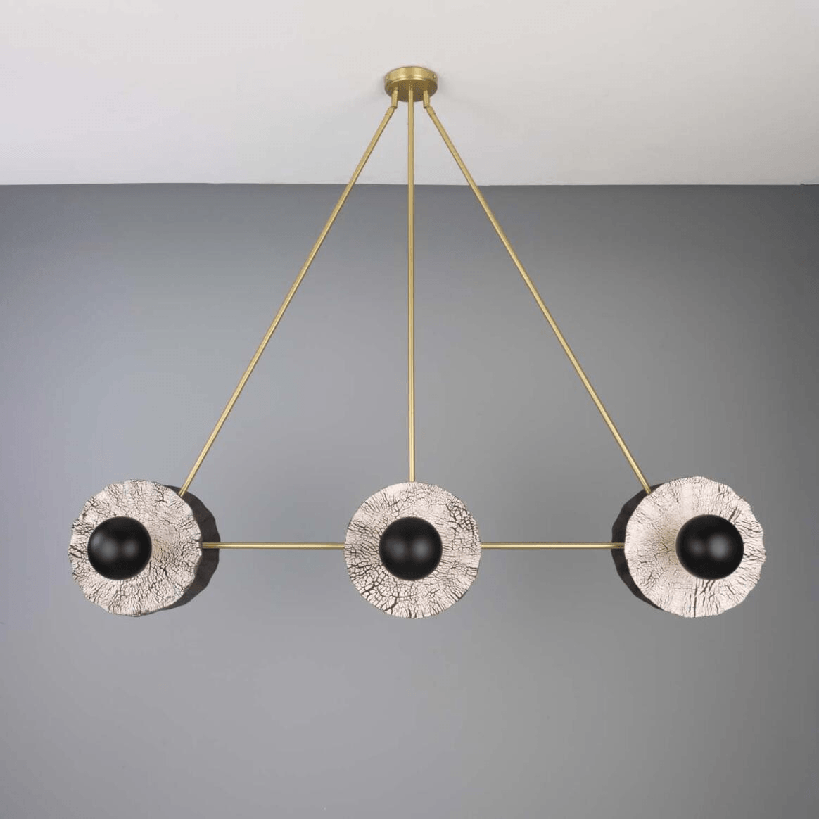 Mullan Lustre Eclipse en laiton avec six lampes Kapok argile noire 118 cm IP20 - Satin Brass Finish