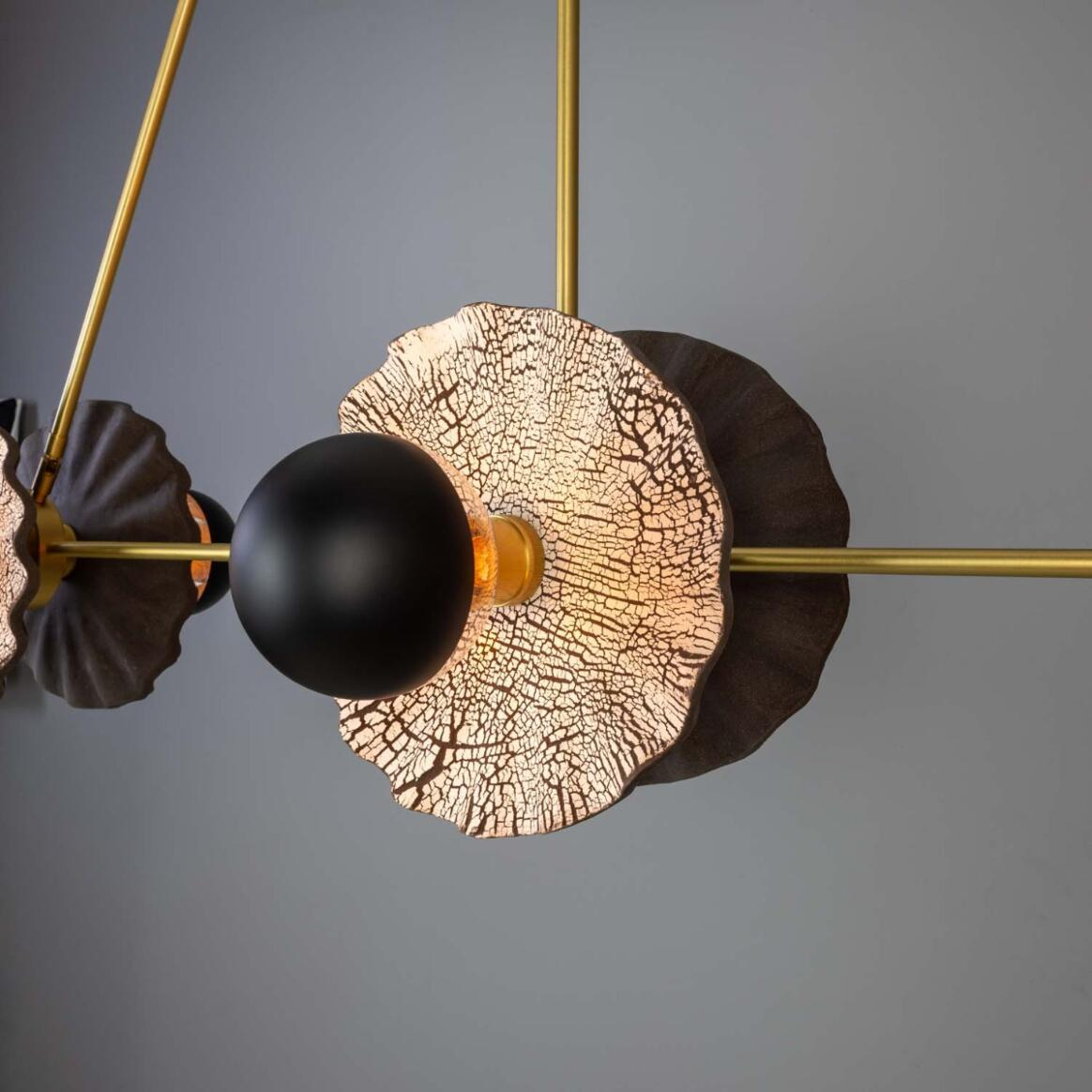 Mullan Lustre Eclipse en laiton avec six lampes Kapok argile noire 118 cm IP20 - Satin Brass Finish