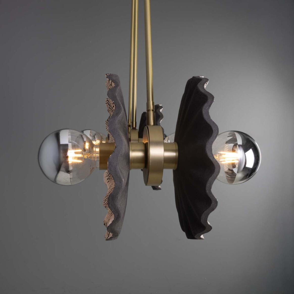 Mullan Lustre Eclipse en laiton avec six lampes Kapok argile noire 118 cm IP20 - Satin Brass Finish