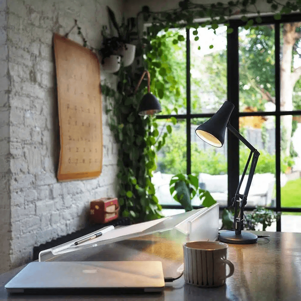 Anglepoise Light - 90 Mini Mini Desk Lamp Carbon Black - Carbon Black Finish - Arms and Aluminium Shade