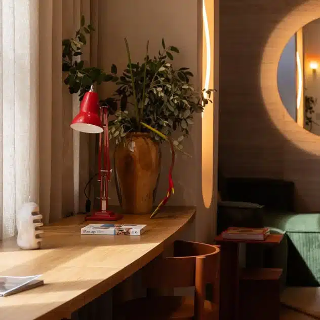 Anglepoise Light - Original 1227 Desk Lamp Coral Red - Coral Red Finish - Arms and aluminium shade