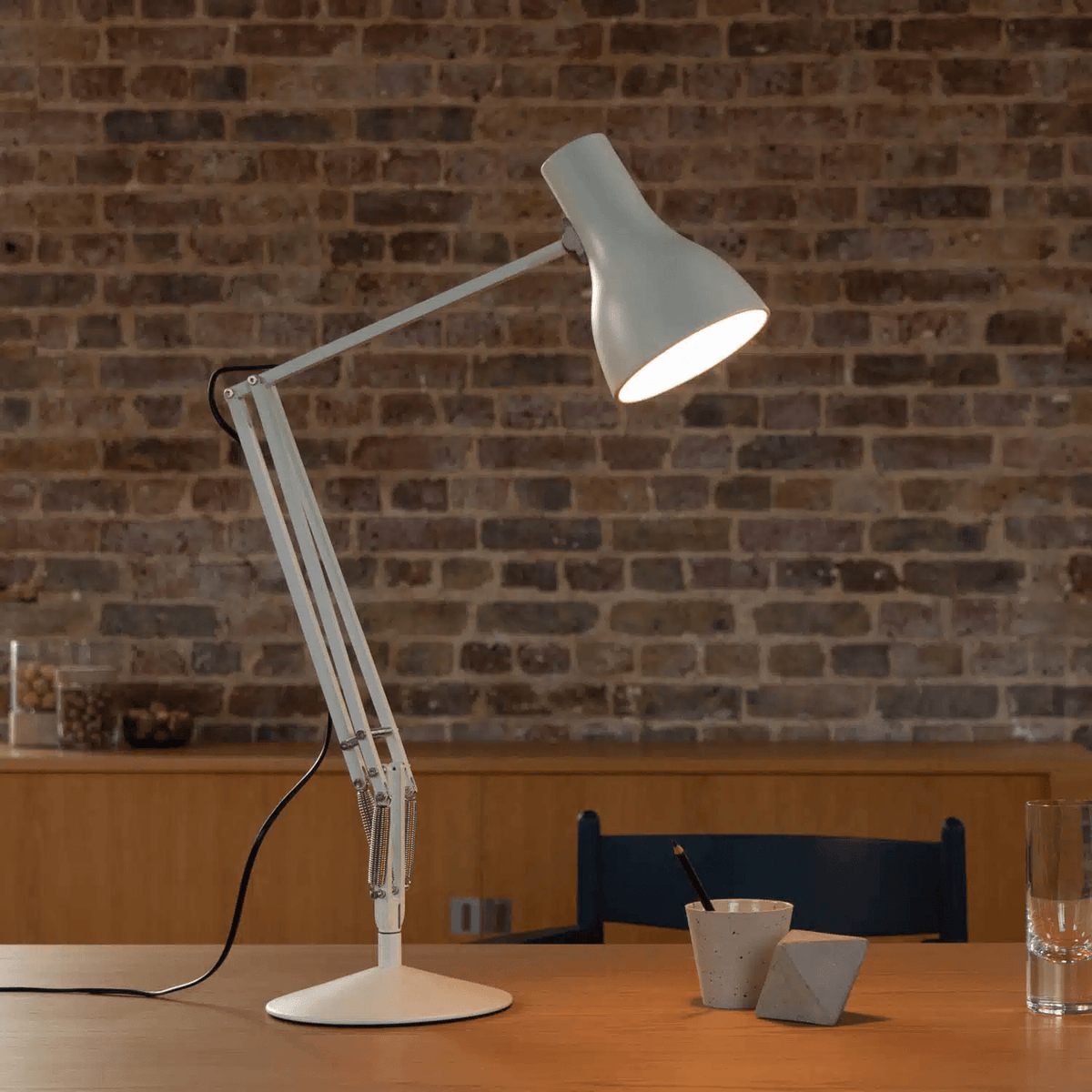Anglepoise Light - Type 75 Desk Lamp Alpine White - Alpine White Finish - Aluminium Shade