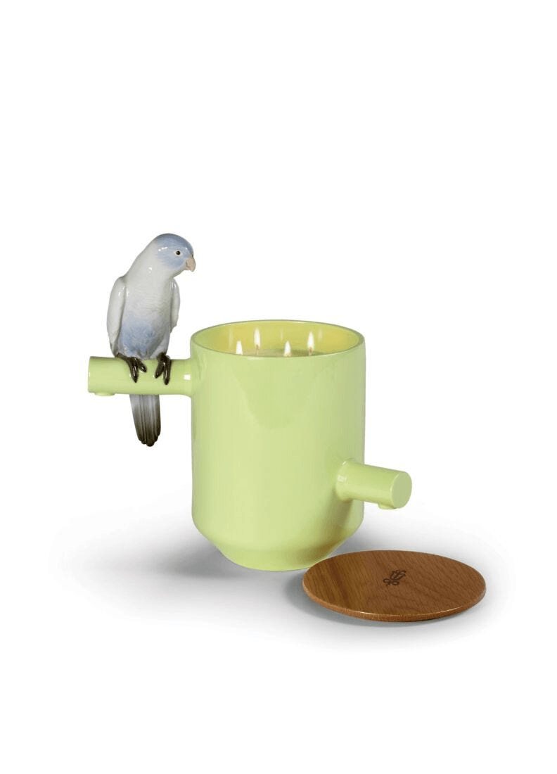 Lladró -Parrot's scented Treasure - On the Prairie Scent - Green candle with parrot figurine in glossy porcelain.