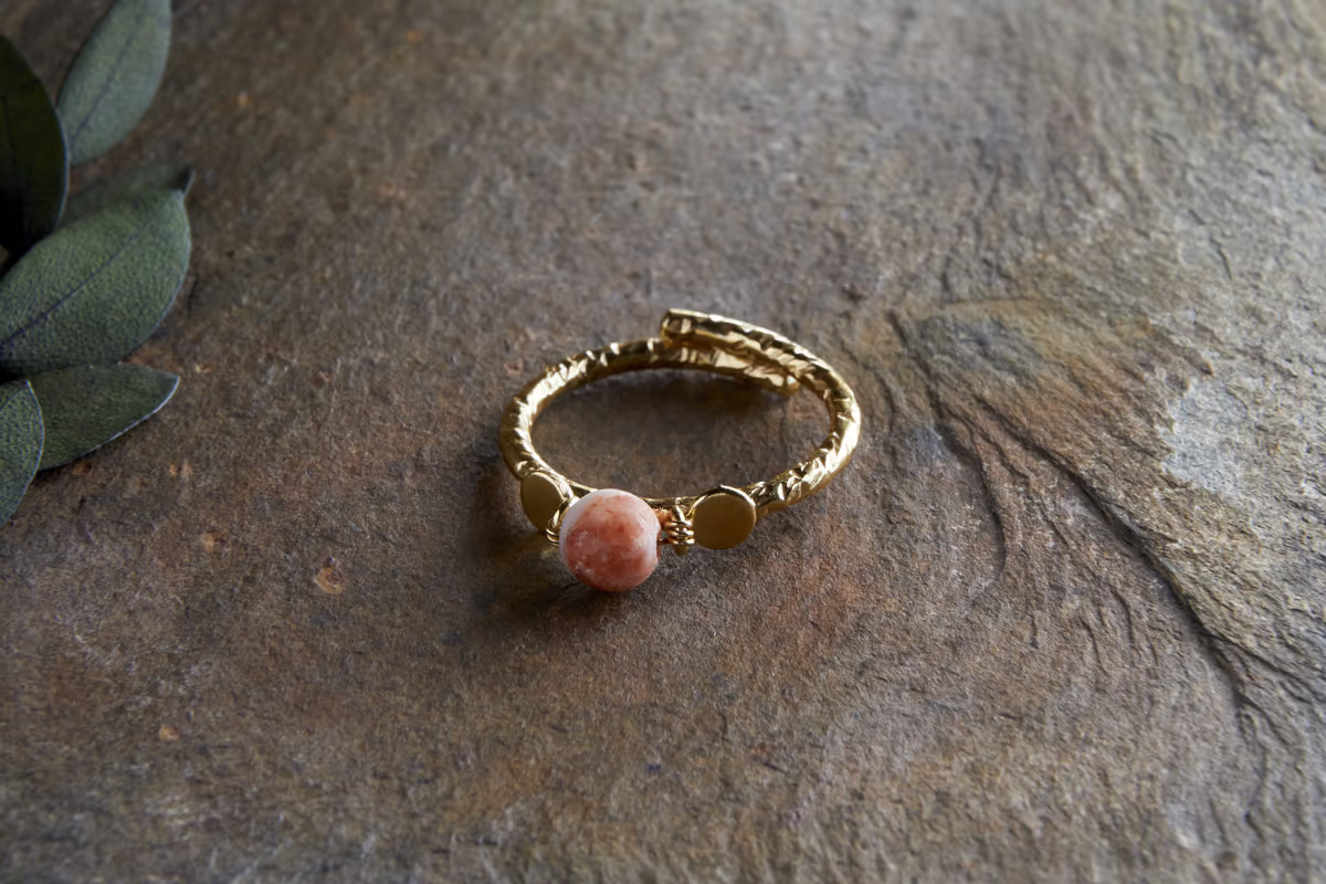 Nkuku - Cerita Rhodochrosite Ring - Rhodochrosite & Gold