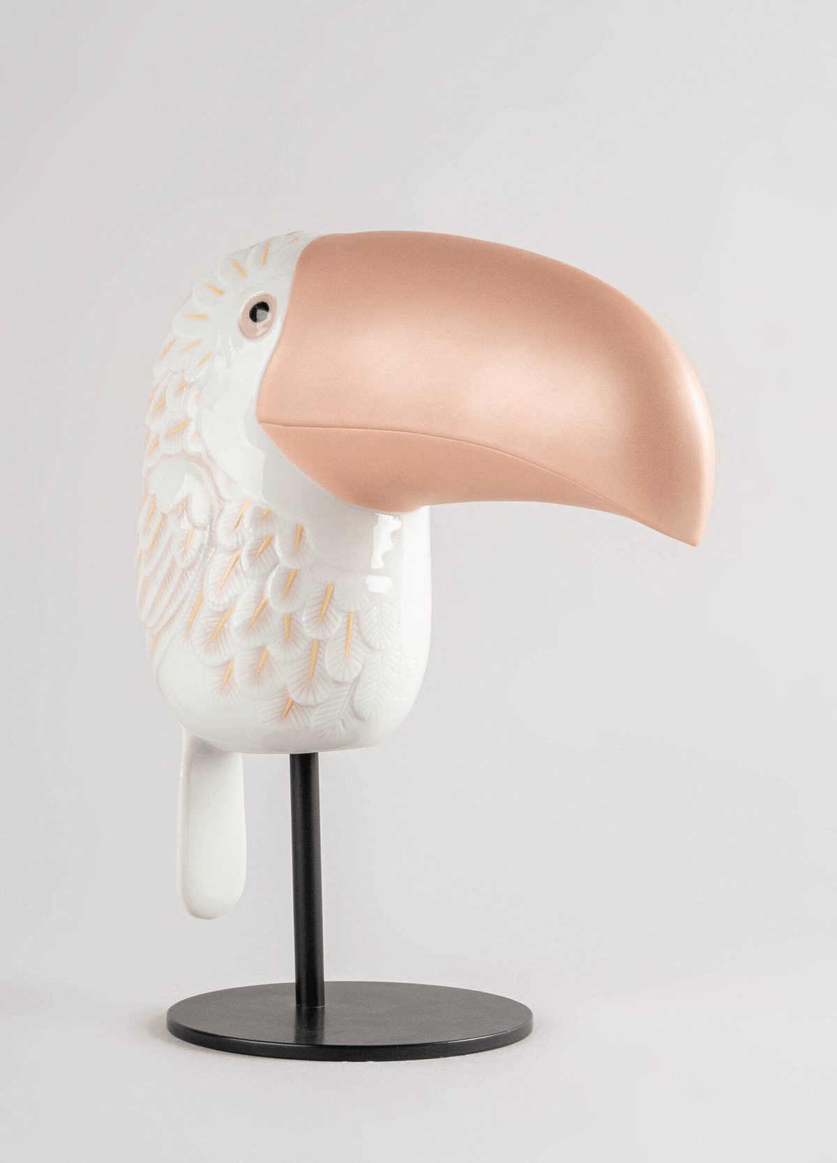 Lladró - Face 2 Face - Toucan decorative porcelain bird sculpture with intricate etched details.
