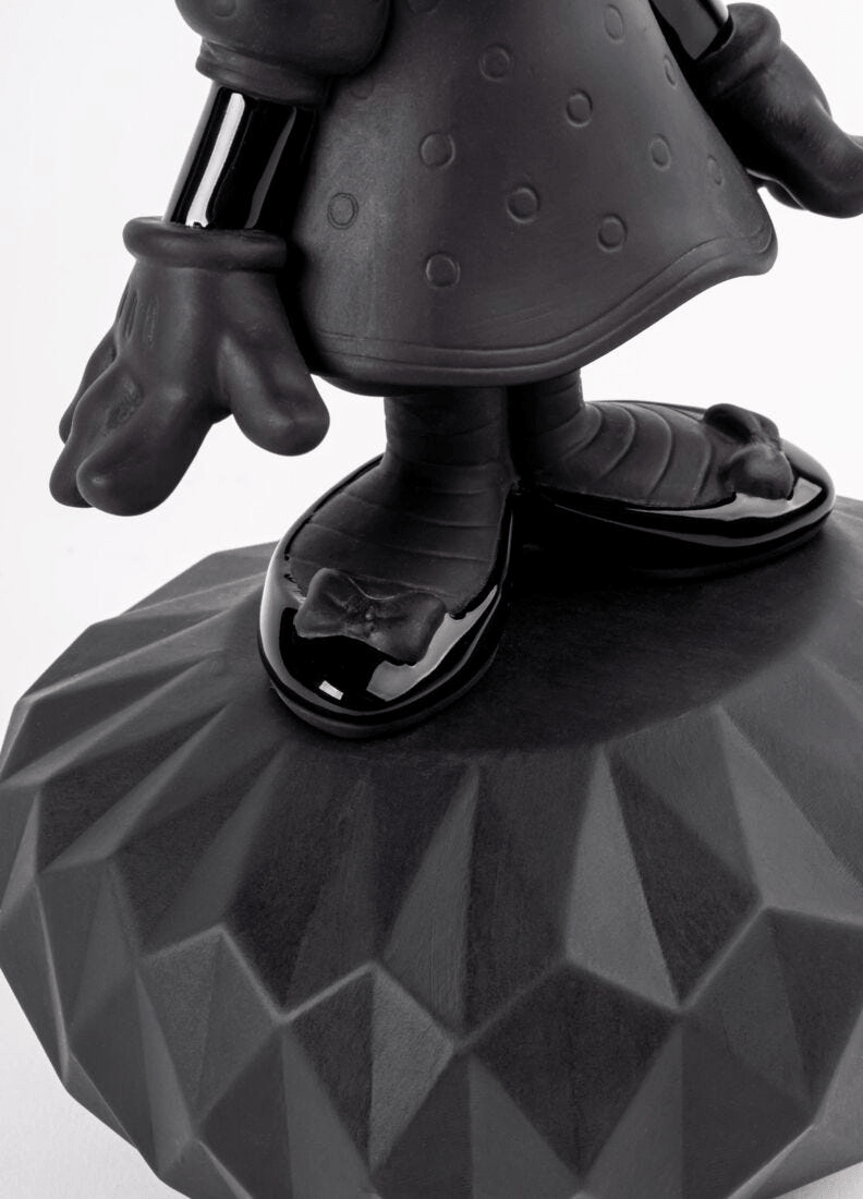 Lladró - Minnie Total Black Sculpture in porcelain featuring a contemporary design with glossy black accents.