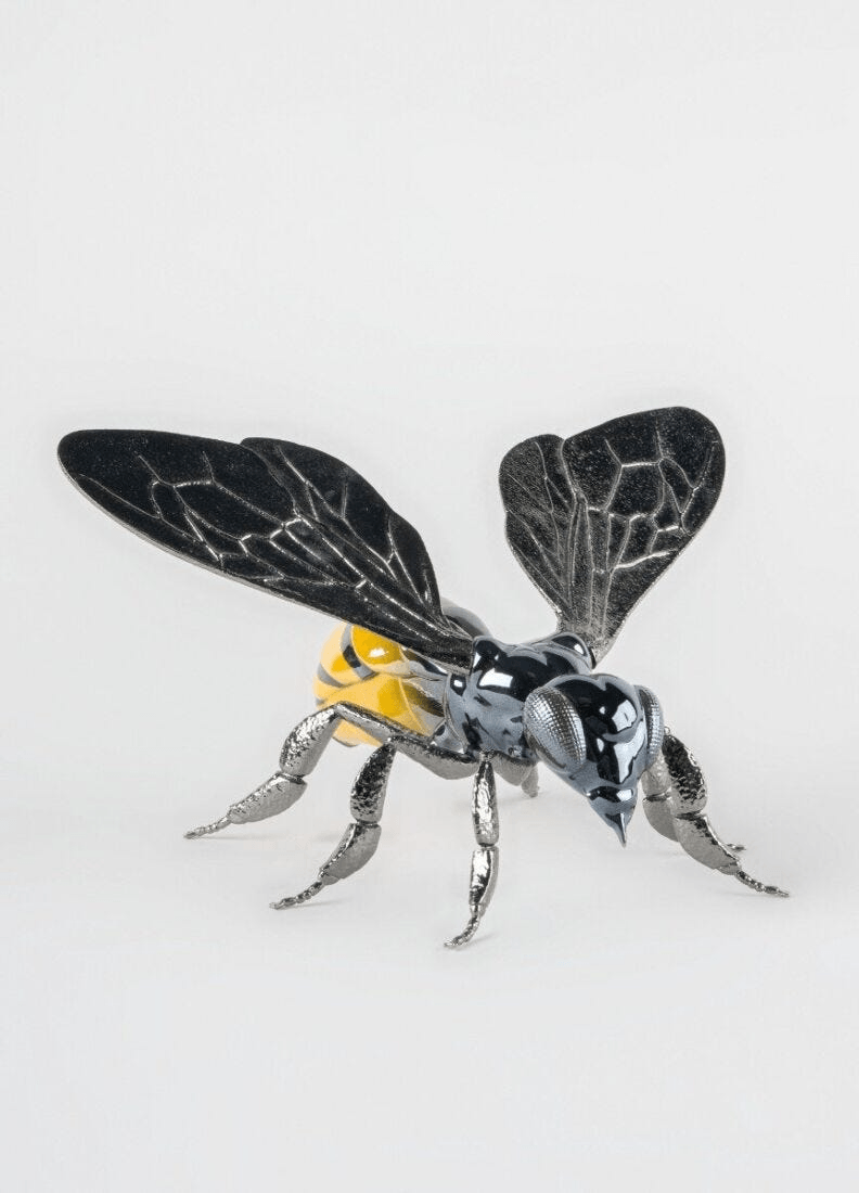 Lladró - Bee Sculpture made of porcelain, showcasing intricate details and metallic lusters of a bee.
