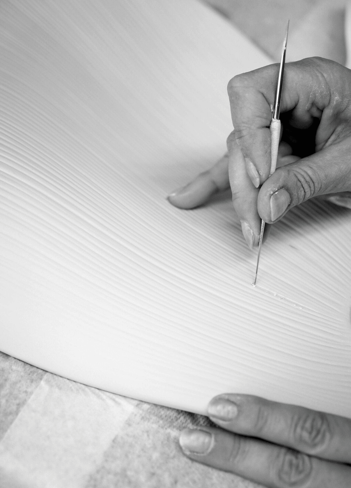 Handcrafting Porcelain details for the Lladro piece: Lladró - Nightbloom Table Lamp - Golden Luster.
