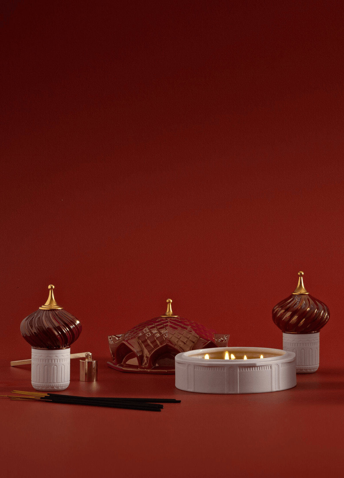 Lladró - Scheherazade's Quarters Candle 1001 Lights (peony) - Night Approaches Scent in porcelain with decorative holders.