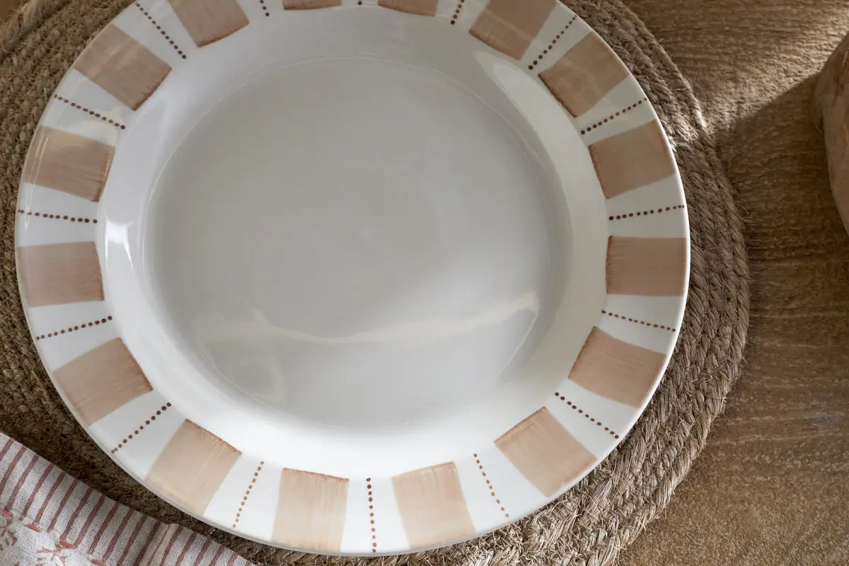 Nkuku - Patthar Dinner Plate - Cream & Clay