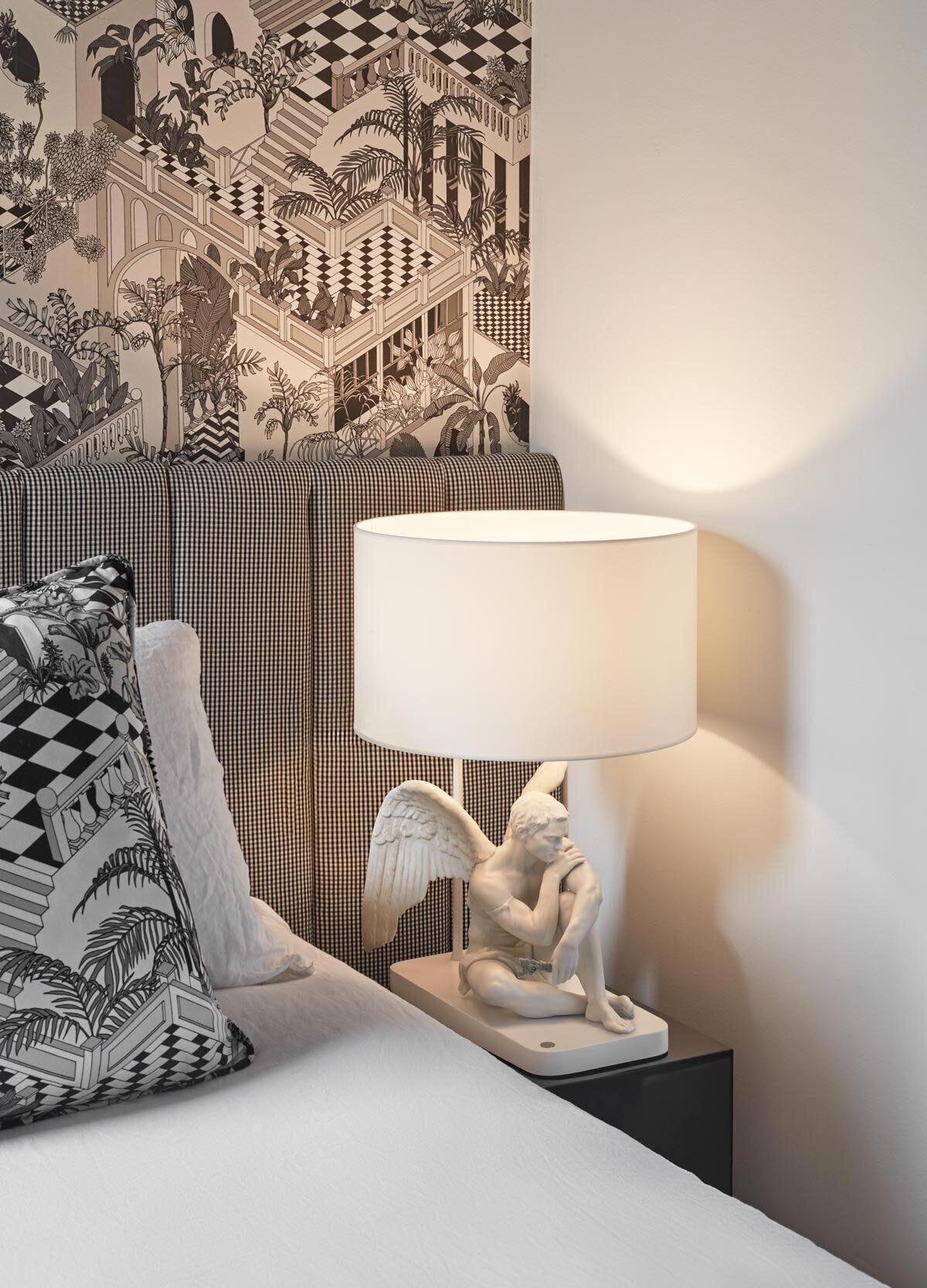 Lladró - Protective Angel Table Lamp