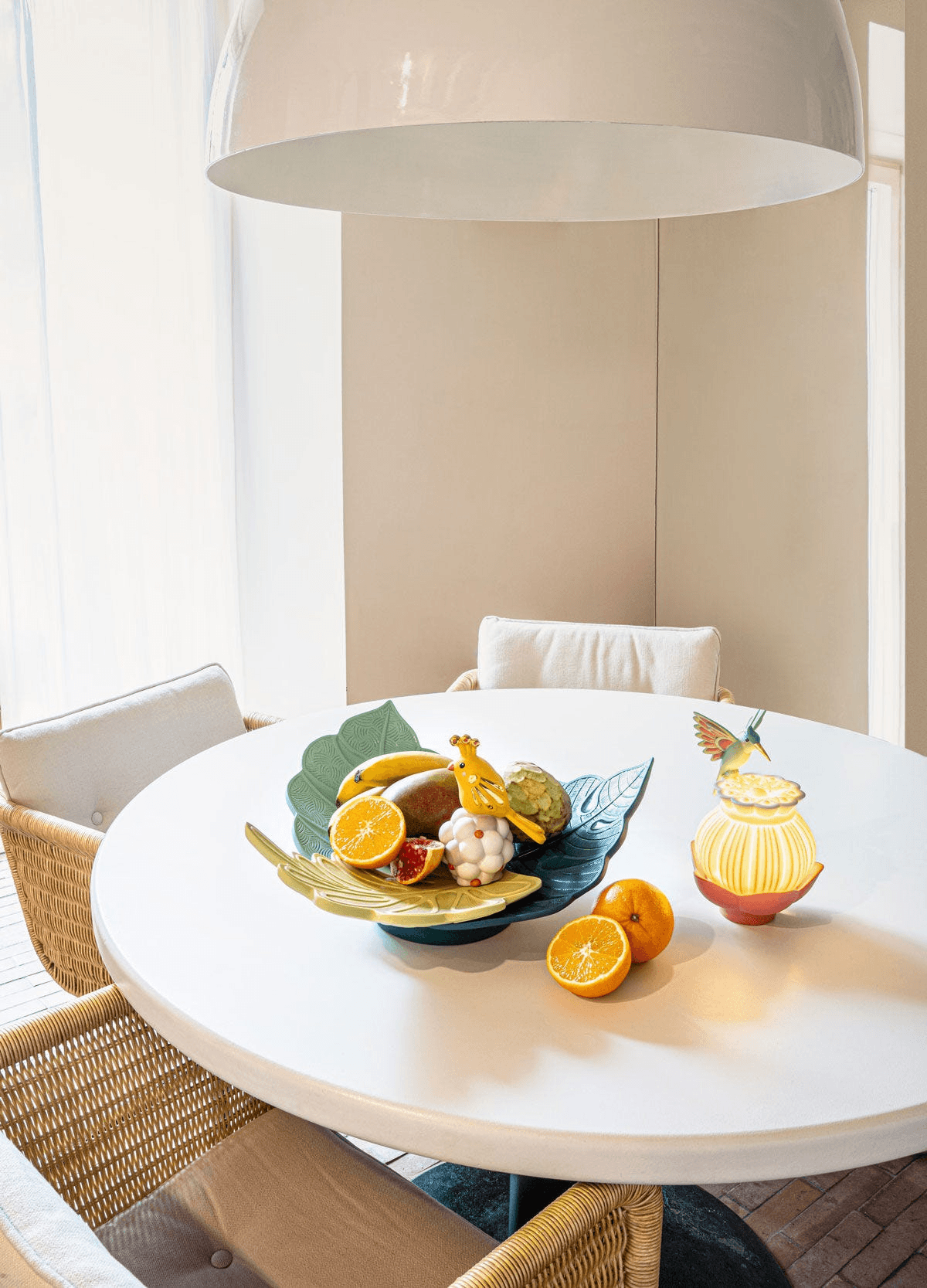 Lladró - Utopical Wireless Table Lamp with a fruit bowl on a white dining table.