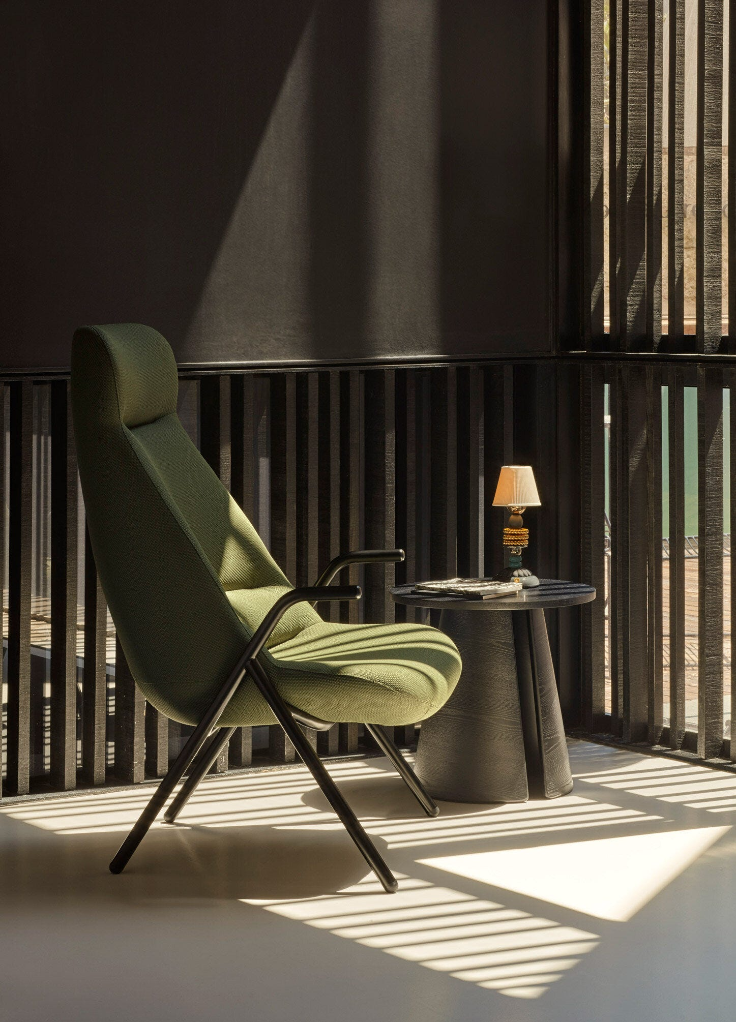 Lladró - Firefly cordless lamp by Olga Hanono