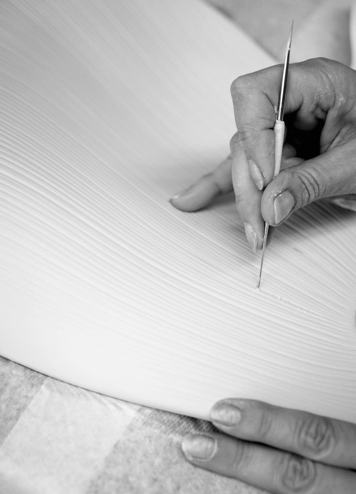 Hand sculpting Lladro Porcelain for the Lladró - Nightbloom Floor Lamp - White - N130