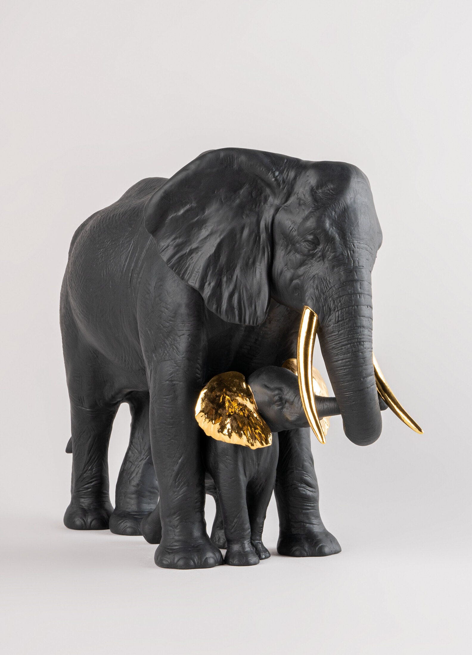 Lladró - Leading the way Sculpture - Black-Gold - Limited Edition