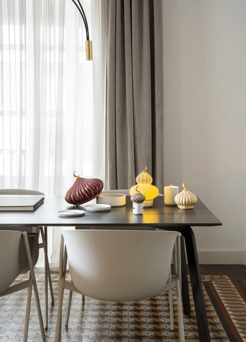 Decorative setting featuring Lladró - Majestic Nights wireless Lamp - Champagne and elegant tableware.
