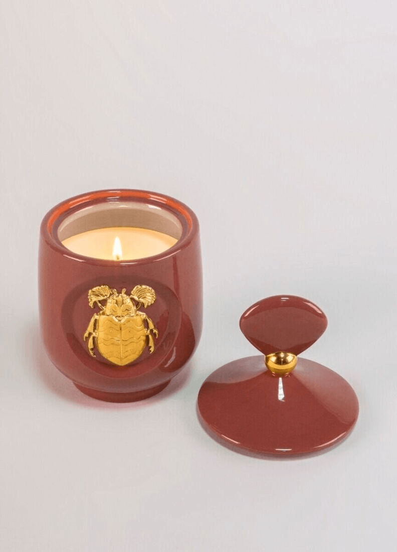 Lladró - Scarab candle Luxurious animals - Moonlight Scent in porcelain holder with golden scarab detail.