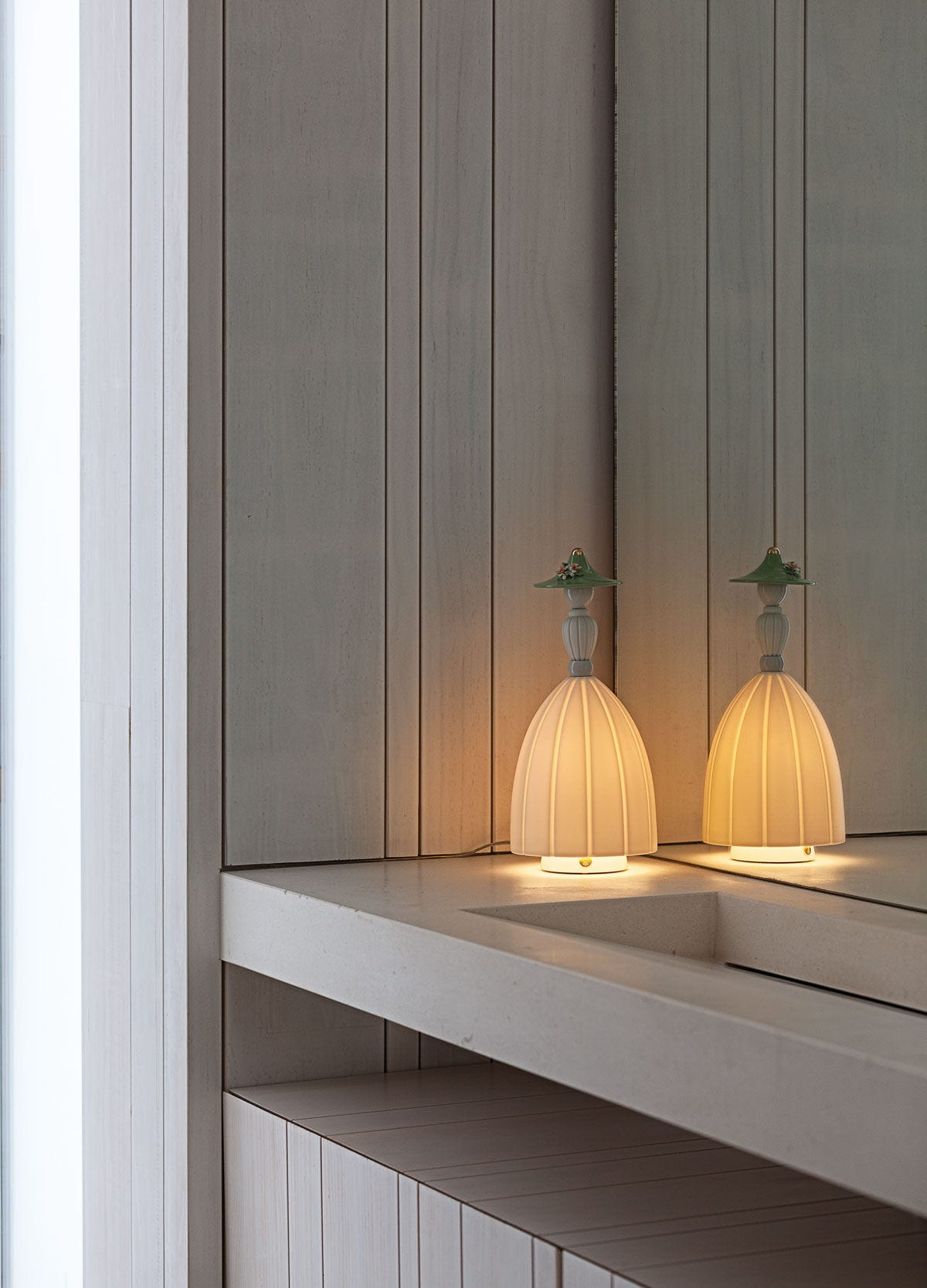 Lladró - Mademoiselle Table Lamp - Daniela