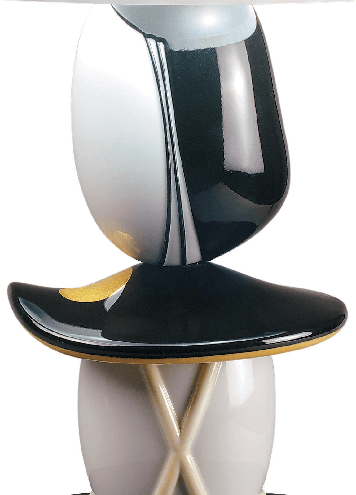 Lladro Porcelain design of the Lladró - Hairstyle (H/M) Table Lamp in black and white.