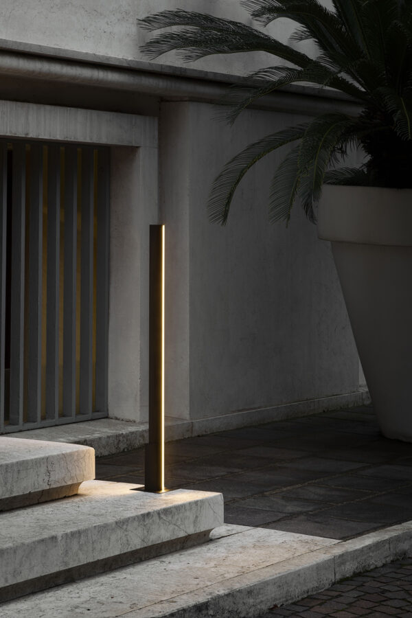 Contardi Fly Floor Light H.900 - Deep black Frame