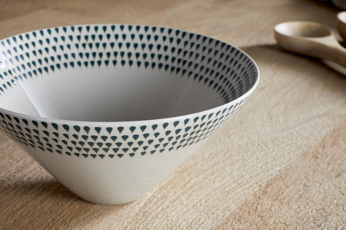 Nkuku - Juniper Drop Serving Bowl - Cream & Juniper - Medium