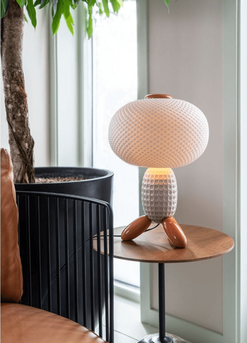 Lladró - Soft Blown Table lamp - Pink made of Lladro Porcelain on a wooden table.