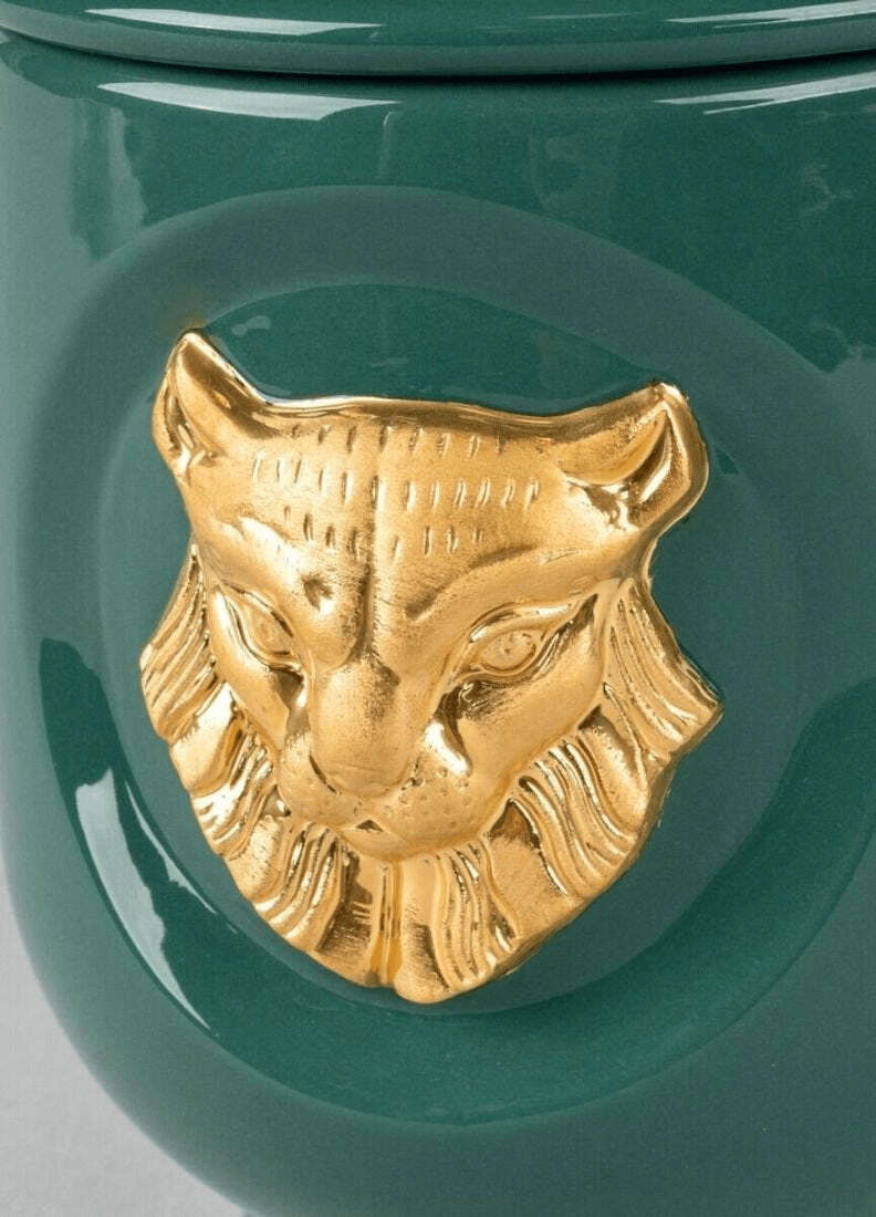 Lladró - Lynx candle Luxurious animals - Redwood fire Scent detailed green porcelain with golden lynx design.