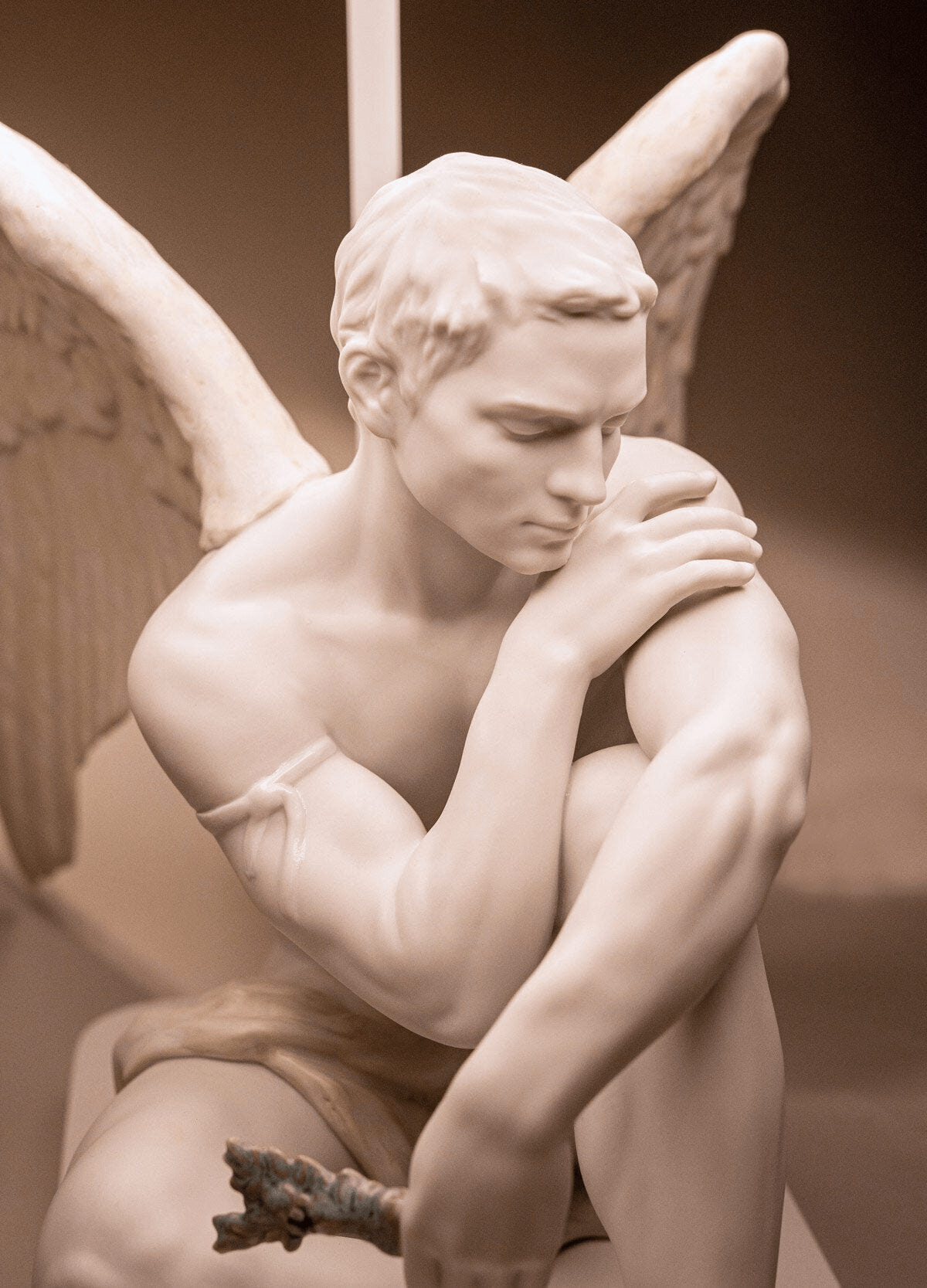 Close-up of the sculpted white Porcelain figure on the Lladró - Protective Angel Table Lamp by Lladro.