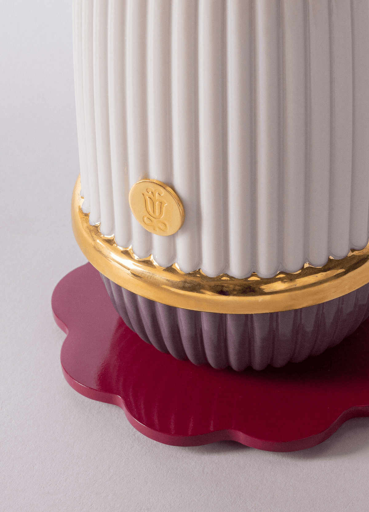 Close-up of glazed Porcelain and gold Lladro seal on the Lladró - Kokeshi lamp - Cream.