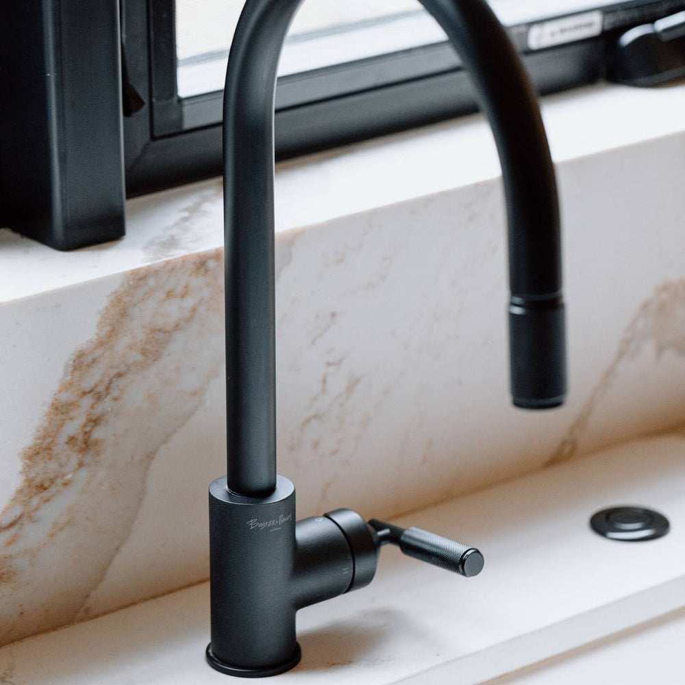 Buster & Punch - UK Kitchen Tap Linear - Pull-Out Mixer - Welder's Black