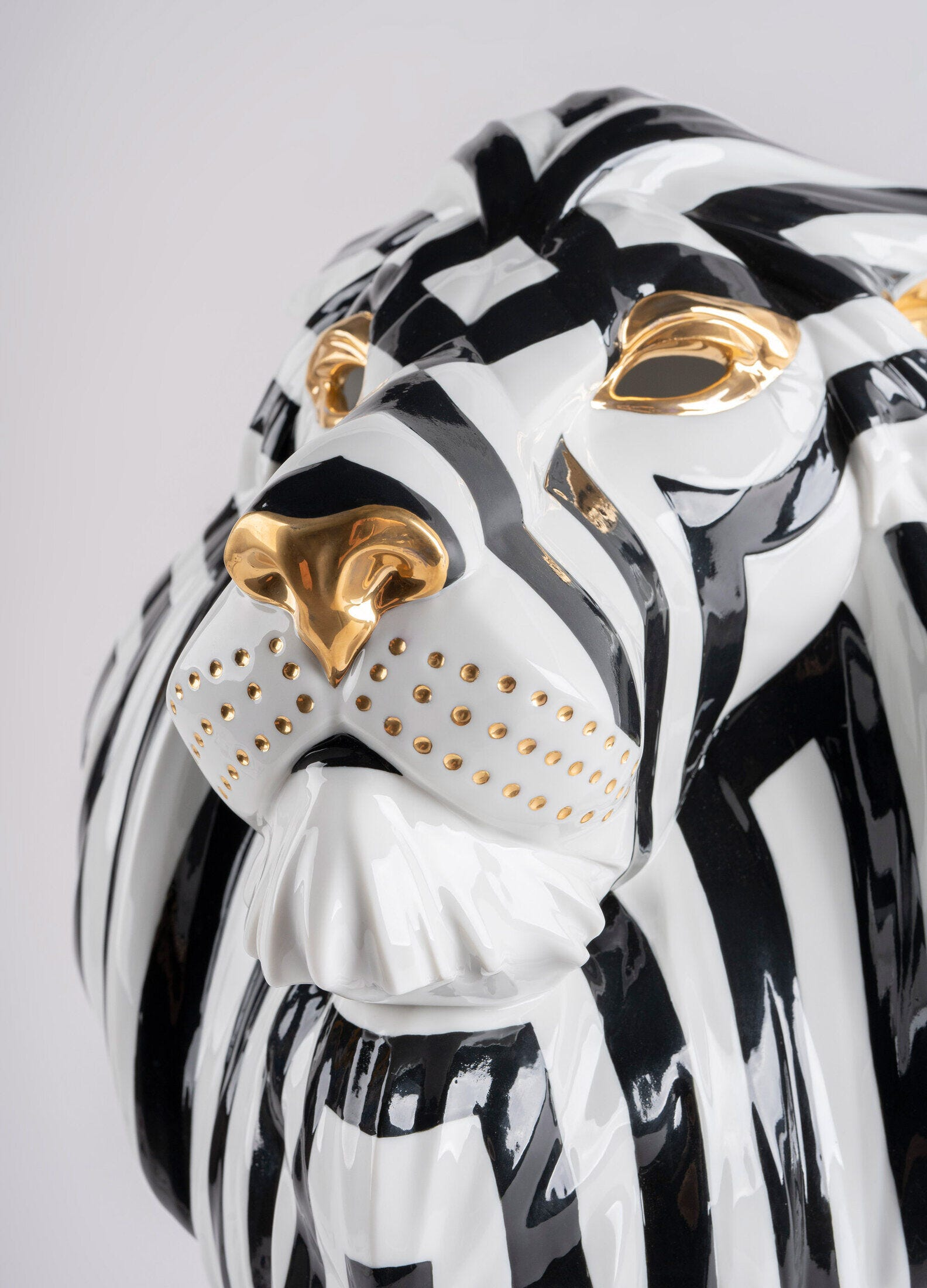 Lladró - Lion Mask - Black-Gold